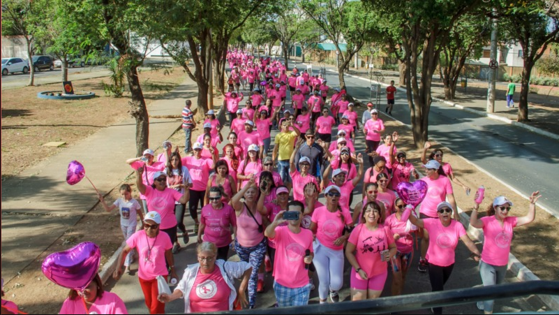 Participantes de corrida do Outubro Rosa